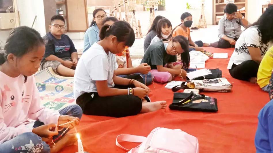 Doa Rosario di Minggu Gembira PIA Paroki Palur 2