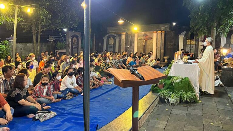 Perayaan Ekaristi Dipimpin Oleh Romo Y.S. Sunu SIswoyo Pr