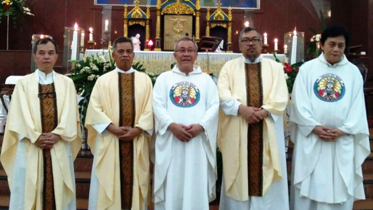 Misa Syukur HUT Imamat ke-30 Lima Imam Diosesan KAS – HIDUPKATOLIK.com