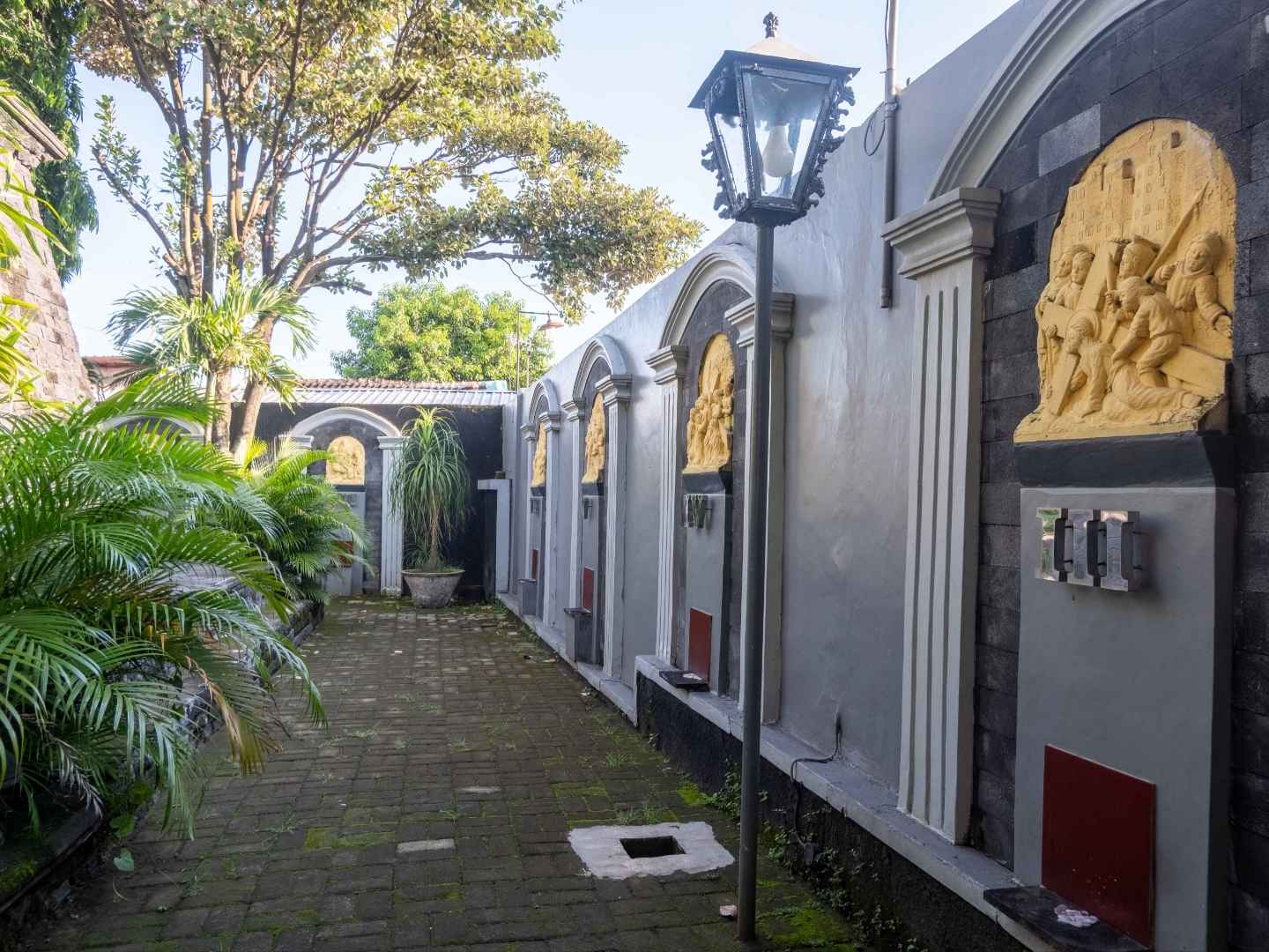 Jalan Salab Goa Maria Alfa Omega